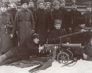 Latgales partizānu pulka karavīri pēc Kokorevas ieņemšanas 1919.gadā ,pie ložmetēja P.Dille, stāv 1.no kreisās Jāzeps Grodņa. Avots: Balvu Novada muzeja fotomateriālu kolekcija