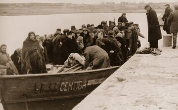 Bēgļu_laiva_Hervikenas_ostā_Gotlandē_1944_gadā